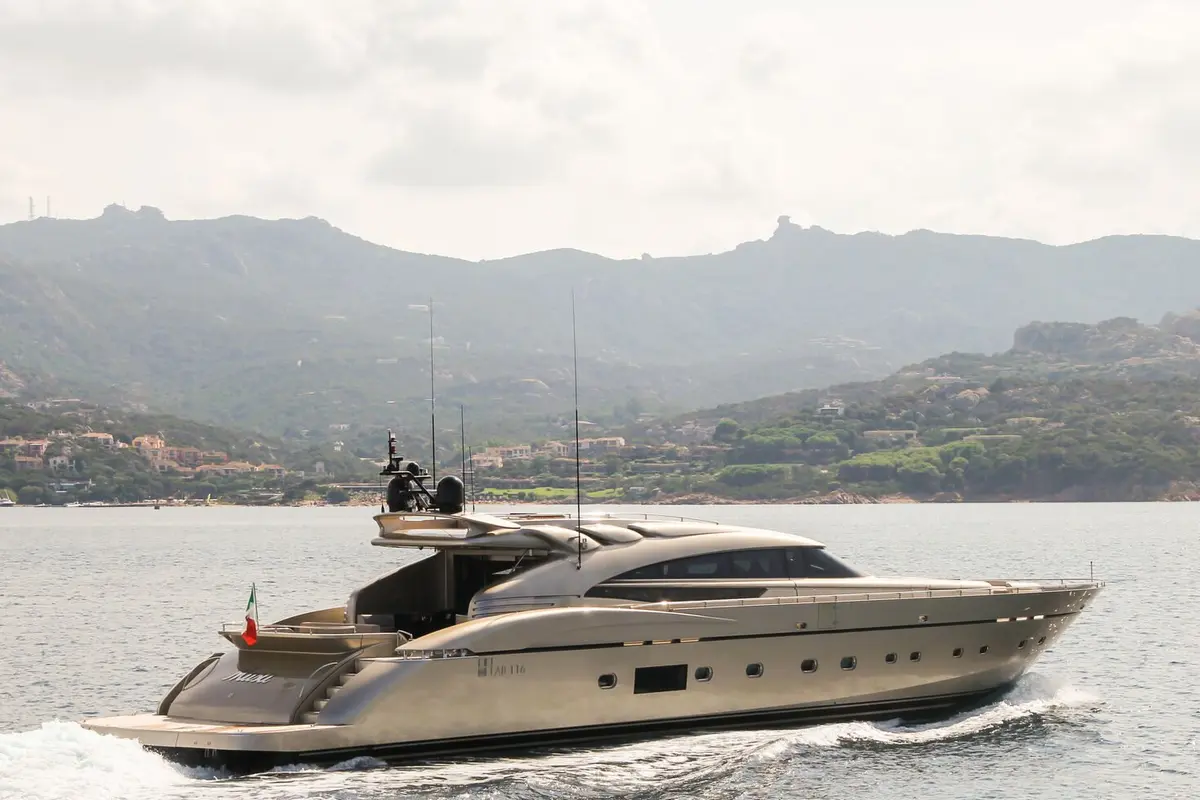 AB Yachts 116, главная палуба — Athens Yachts Rental, Афины. AB Yachts 116 — 36m