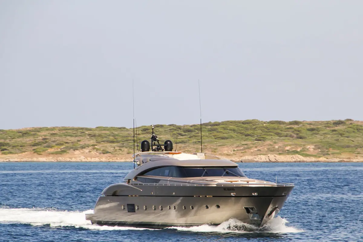 AB Yachts 116, кормовая палуба — Athens Yachts Rental, Афины. AB Yachts 116 — 36m