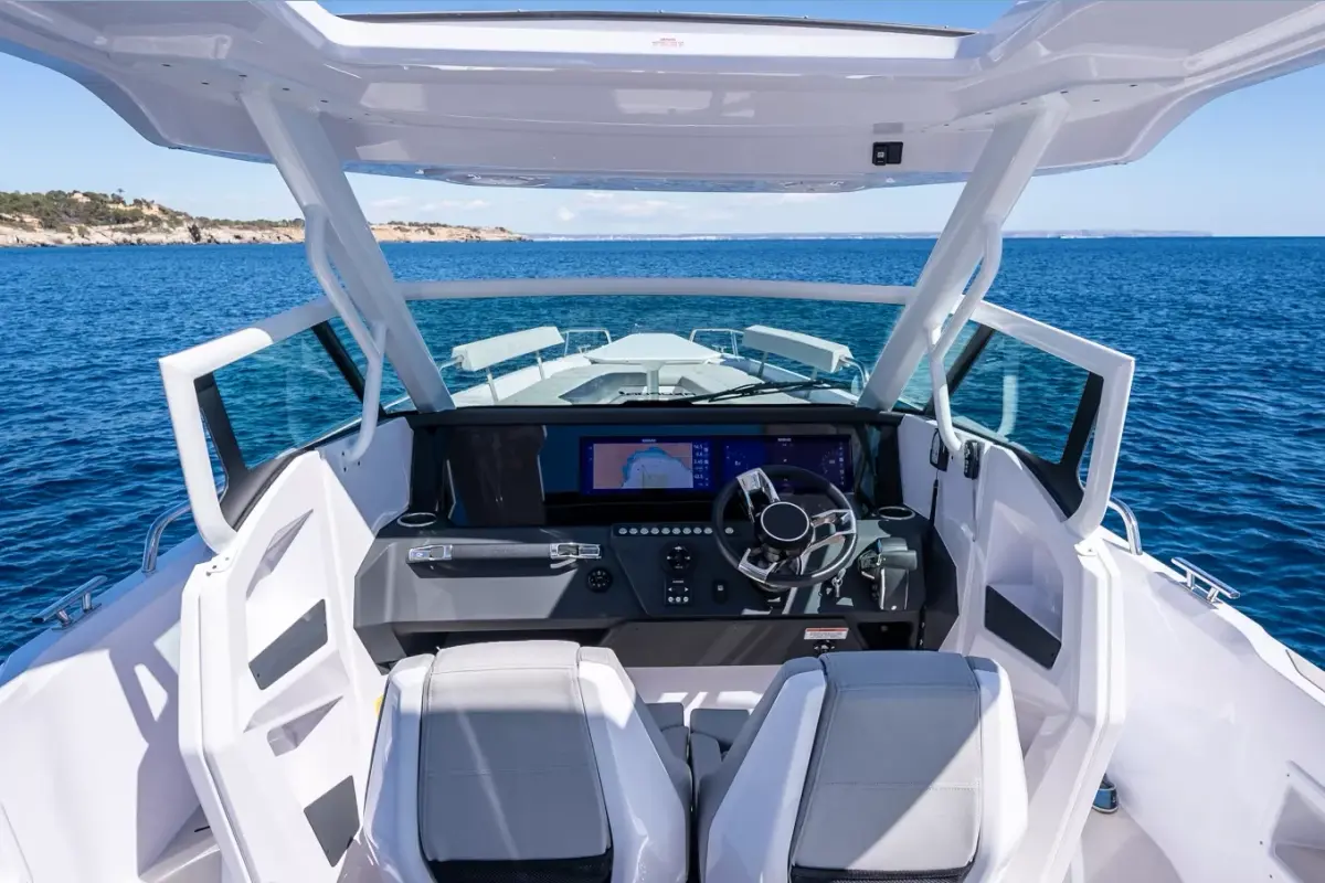 Axopar 28, aft deck — Athens Yachts Rental, Athens. Axopar 28 — 30m