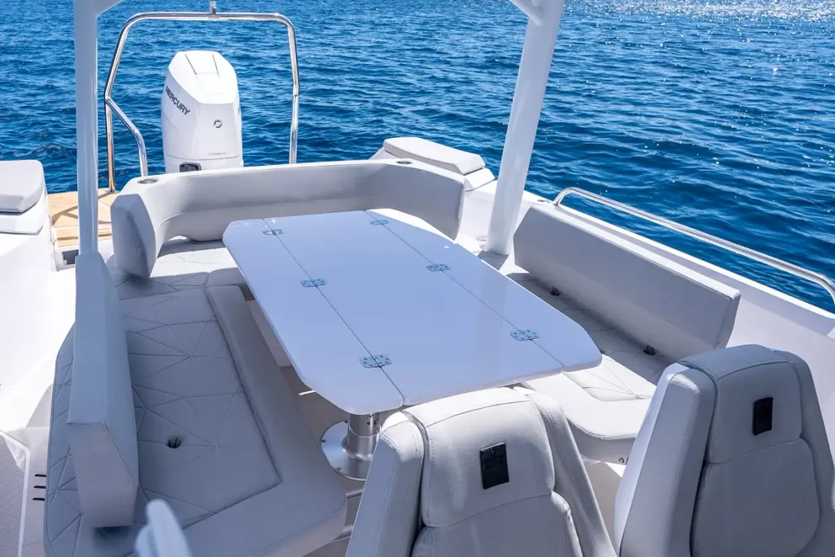 Axopar 28, salon — Athens Yachts Rental, Athens. Axopar 28 — 30m