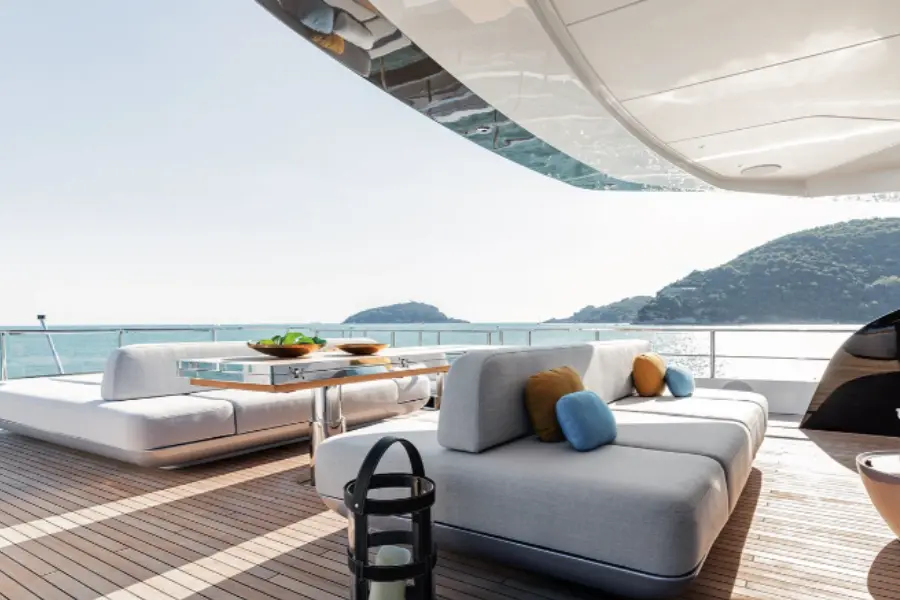 Azimut 116, salon — Athens Yachts Rental, Athens. Azimut 116 — 36m