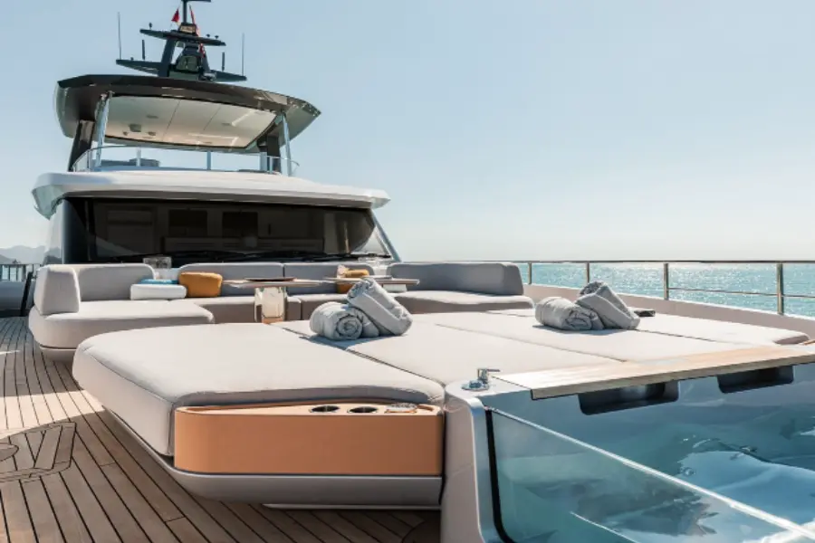 Azimut 116, flybridge — Athens Yachts Rental, Athens. Azimut 116 — 36m