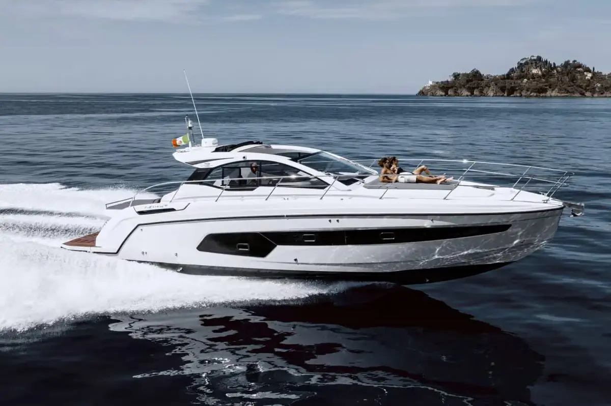 Azimut 45, внешний вид — Athens Yachts Rental, Афины. Azimut 45 — 13.7m