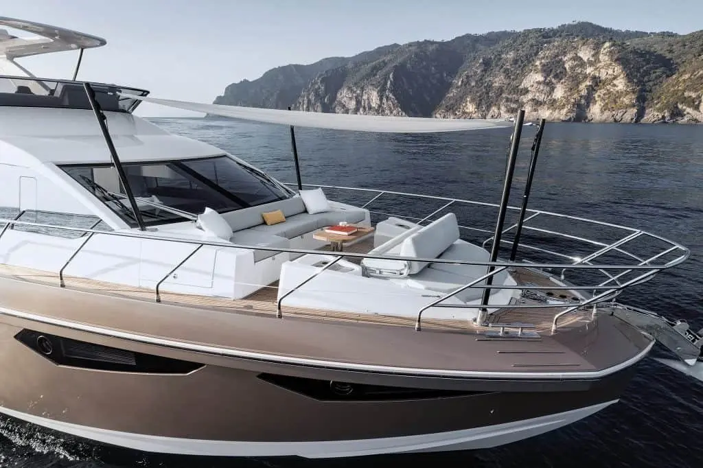 Azimut 60, cubierta de popa — Athens Yachts Rental, Atenas. Azimut 60 — 18.5m