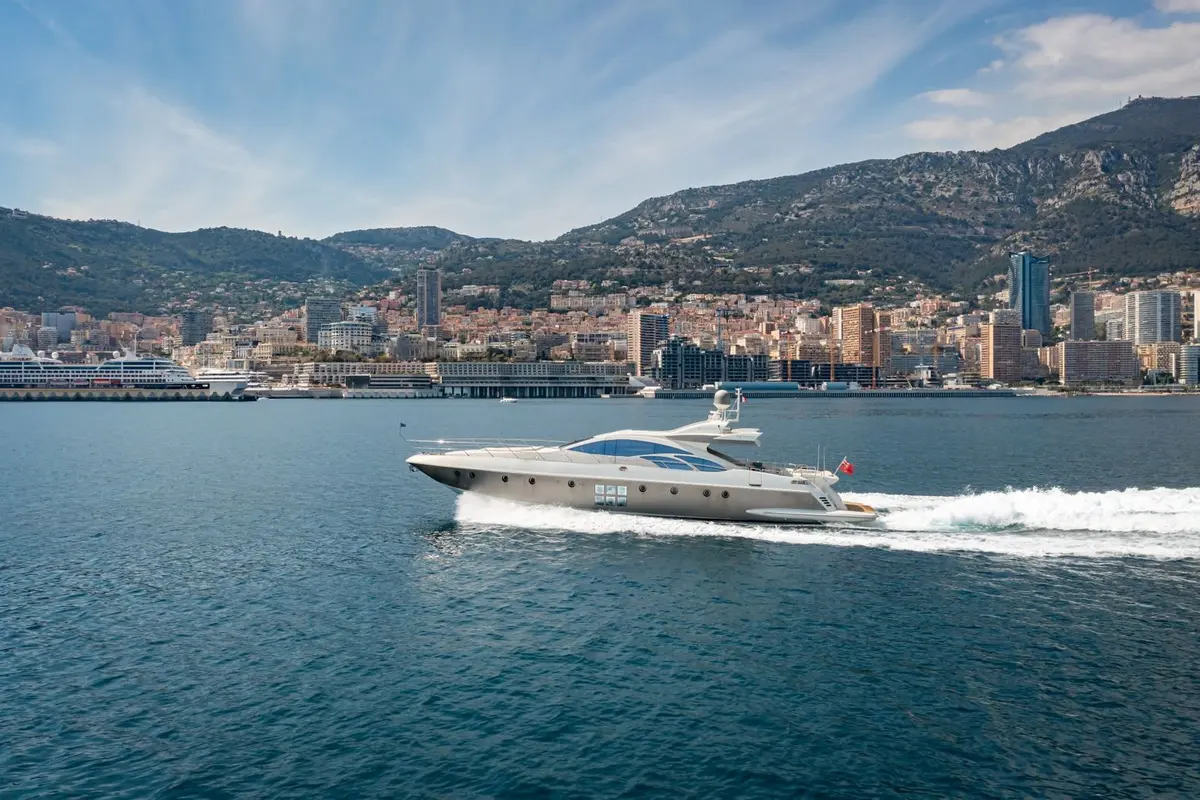 Azimut 86, главная палуба — Athens Yachts Rental, Афины. Azimut 86 — 26m
