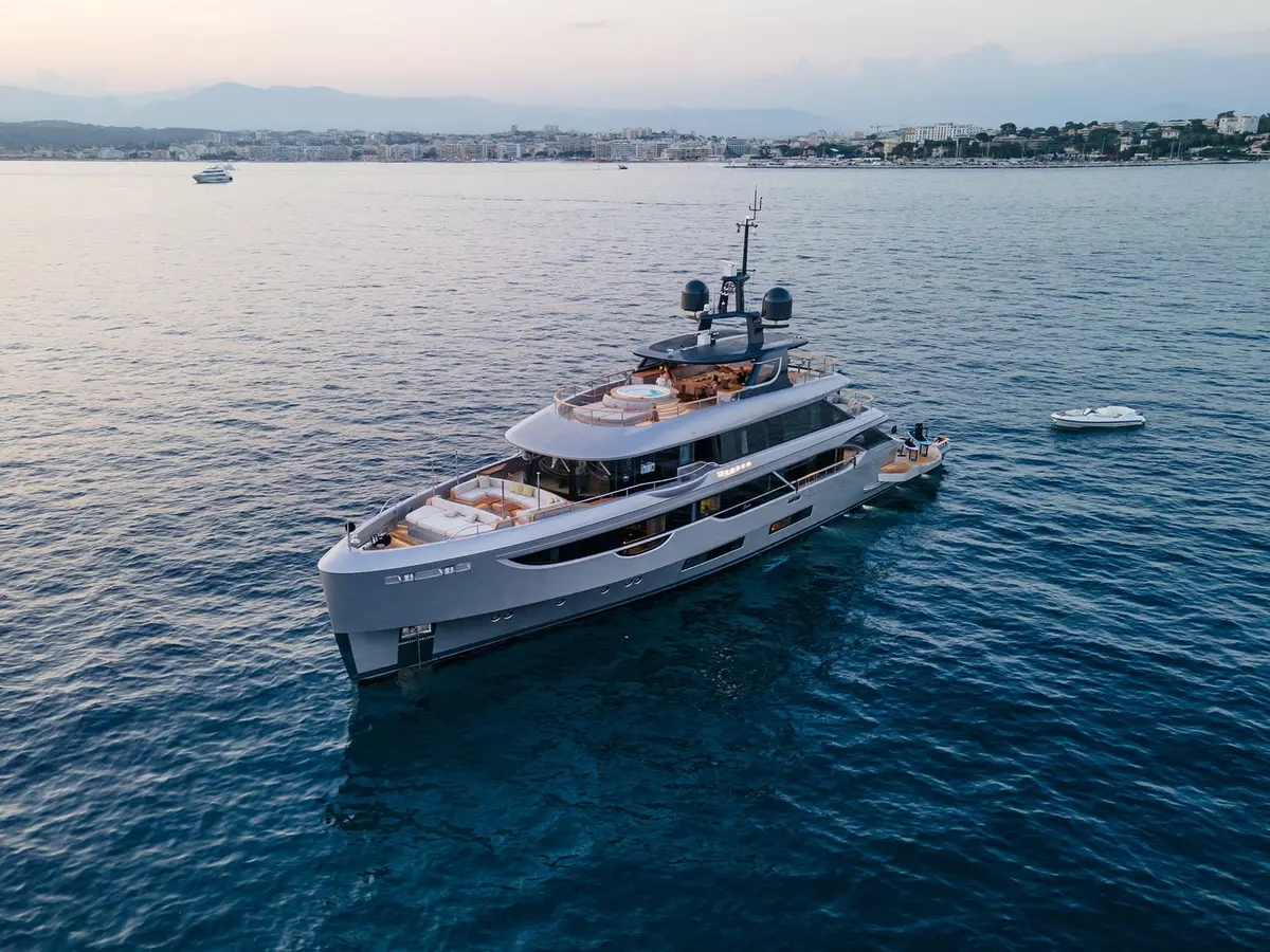 Benetti 28m, main deck — Athens Yachts Rental, Athens. Benetti 28m — 28m