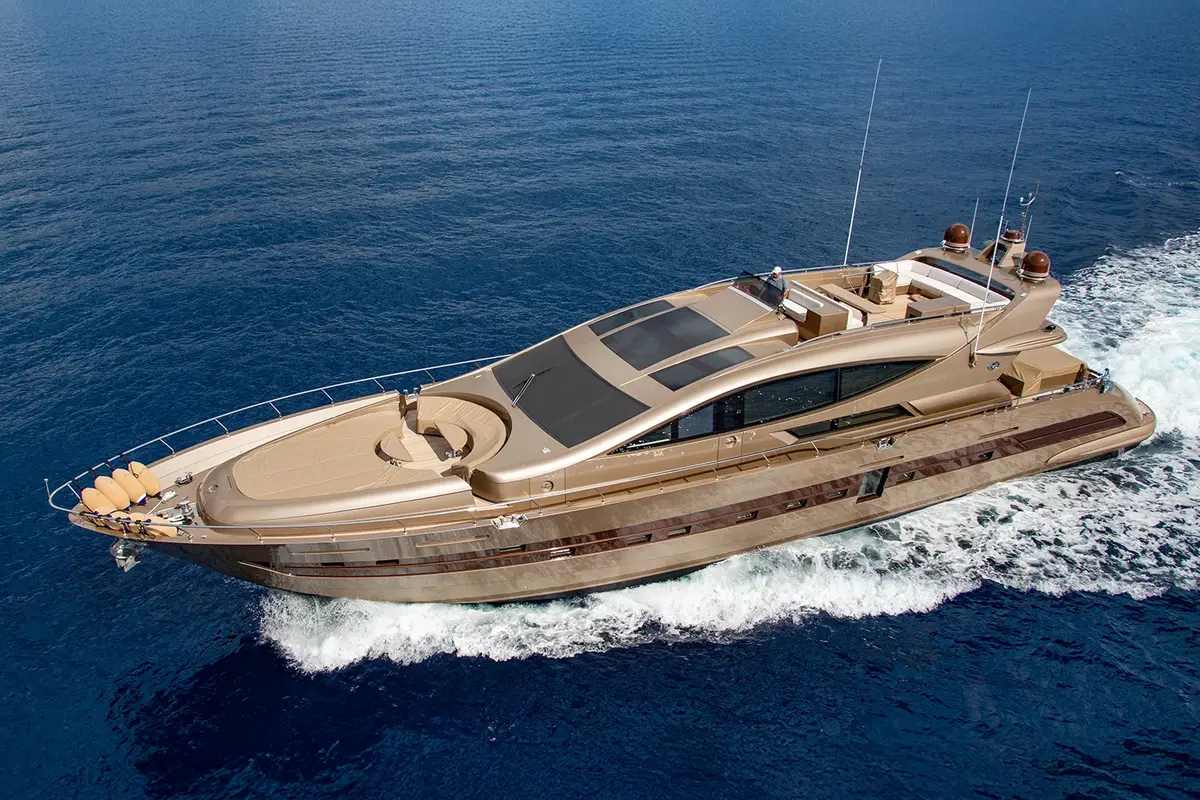 Cerri 102’ Flying Sport, exterior — Athens Yachts Rental, Atenas. Cerri 102’ Flying Sport — 31m