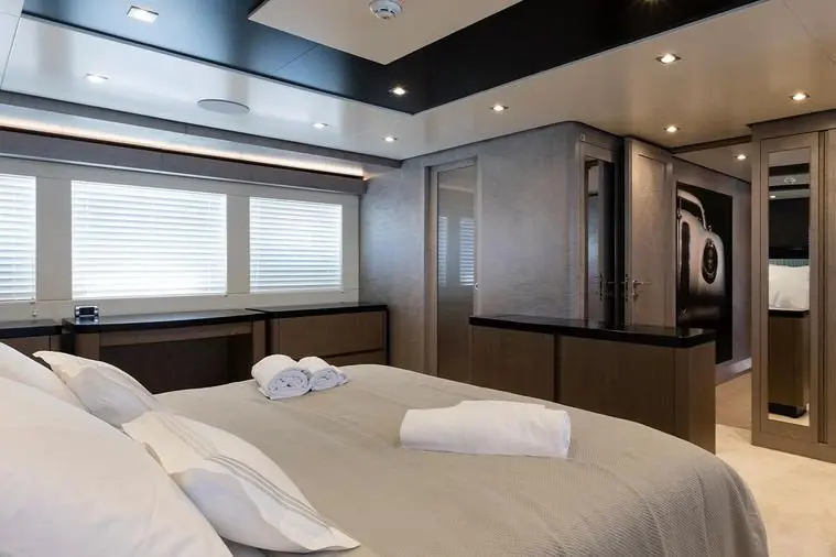 Cerri 102’ Flying Sport, cubierta de popa — Athens Yachts Rental, Atenas. Cerri 102’ Flying Sport — 31m