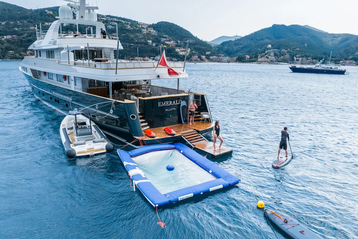 Emerald, salon — Athens Yachts Rental, Athens. Emerald — 50m