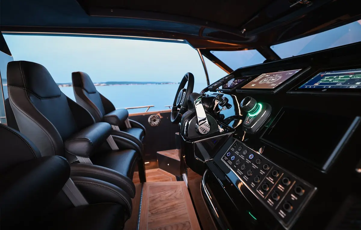 Forza 37, salon — Athens Yachts Rental, Athens. Forza 37 — 20m