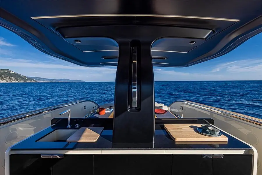 Invictus 460, flybridge — Athens Yachts Rental, Athens. Invictus 460 — 14.4m