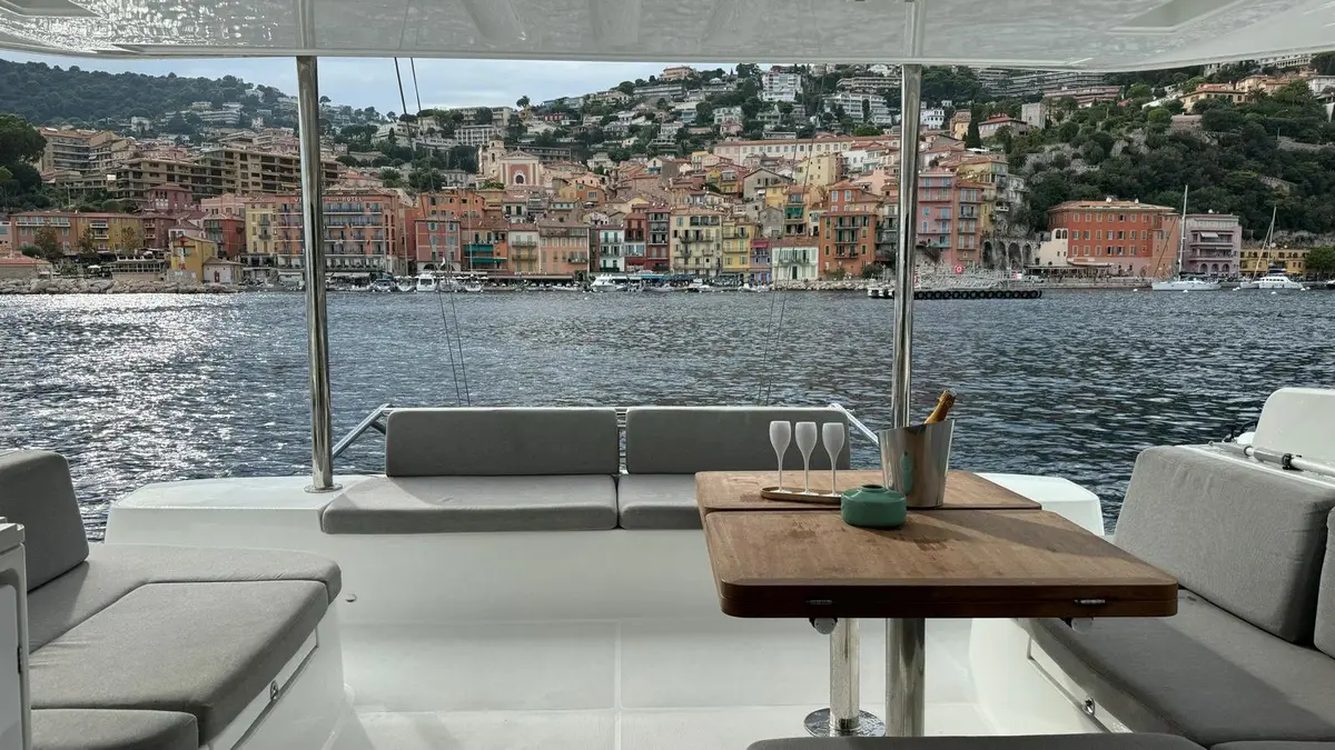 Lagoon 5.1, salon — Athens Yachts Rental, Athens. Lagoon 5.1 — 14m