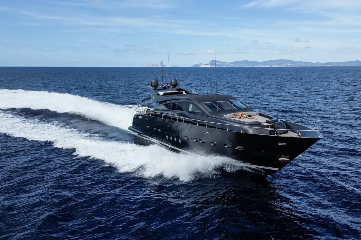 Leopard 31, flybridge — Athens Yachts Rental, Athens. Leopard 31 — 31m
