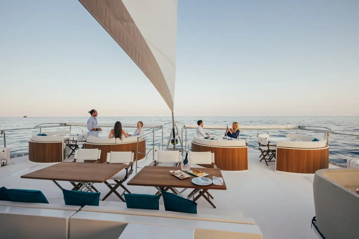 Manana Yacht, salon — Athens Yachts Rental, Athens. Manana Yacht — 20.8m