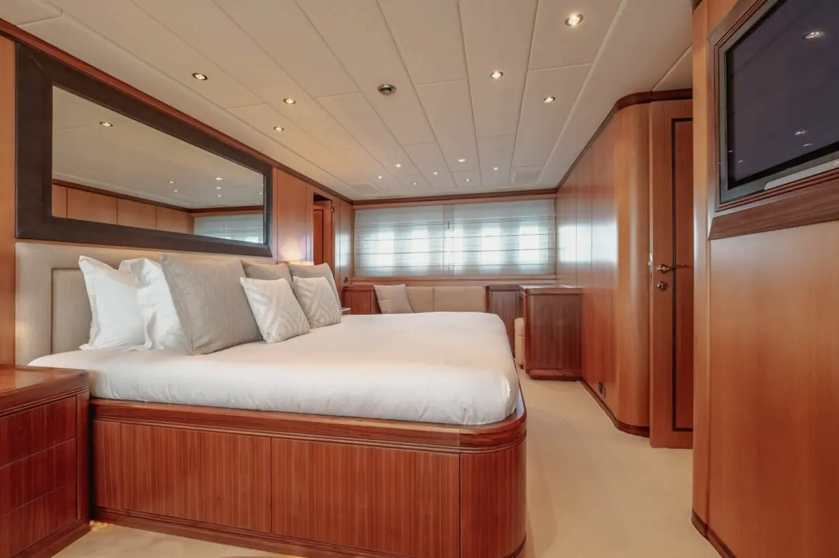 Mangusta 105, master cabin — Athens Yachts Rental, Athens. Mangusta 105 — 31m