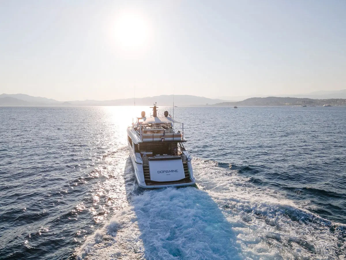 Mangusta 33, salon — Athens Yachts Rental, Athens. Mangusta 33 — 33m