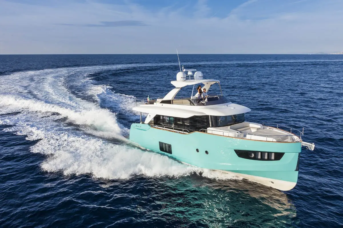 Navetta 58, cubierta principal — Athens Yachts Rental, Atenas. Navetta 58 — 17m