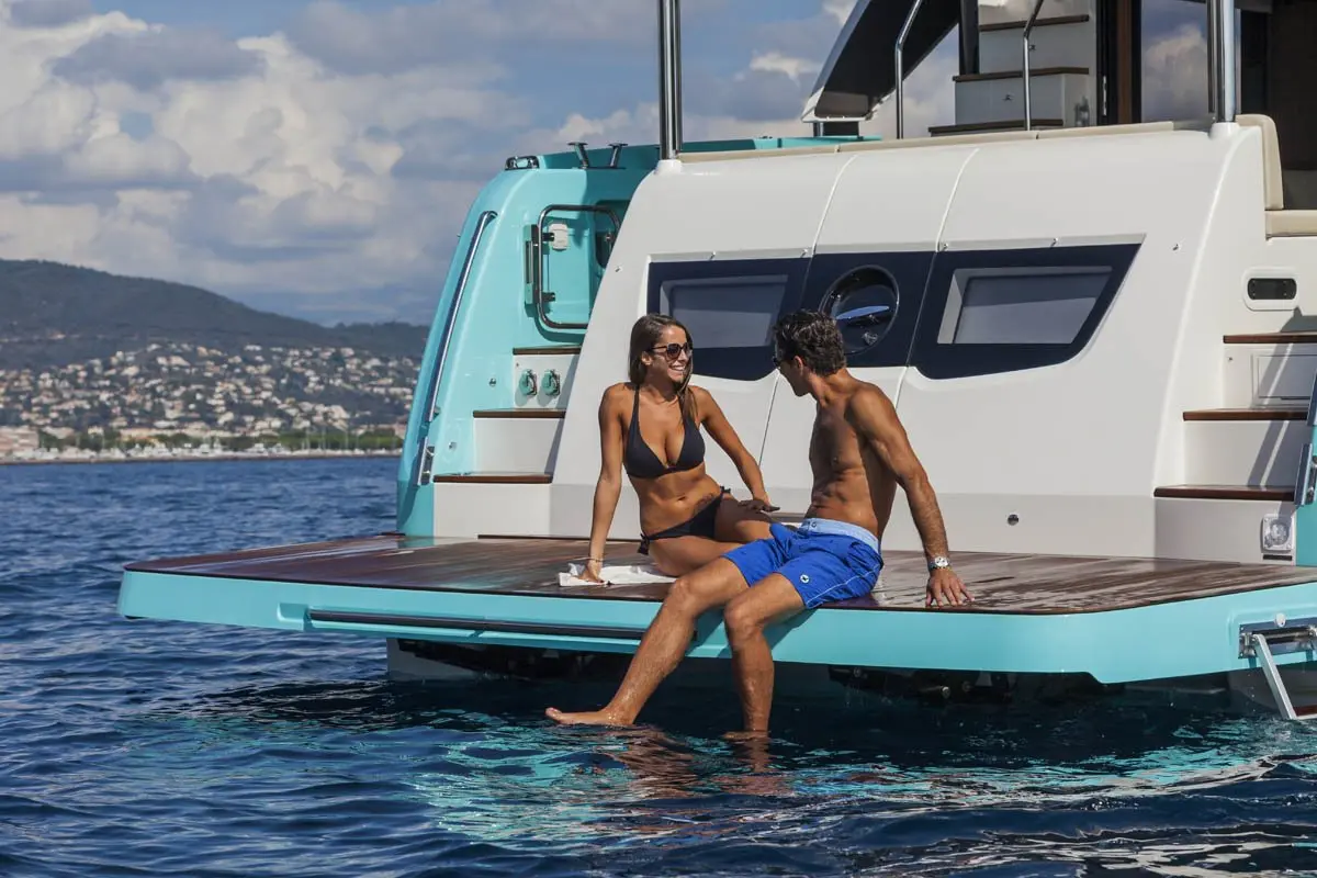 Navetta 58, salón — Athens Yachts Rental, Atenas. Navetta 58 — 17m