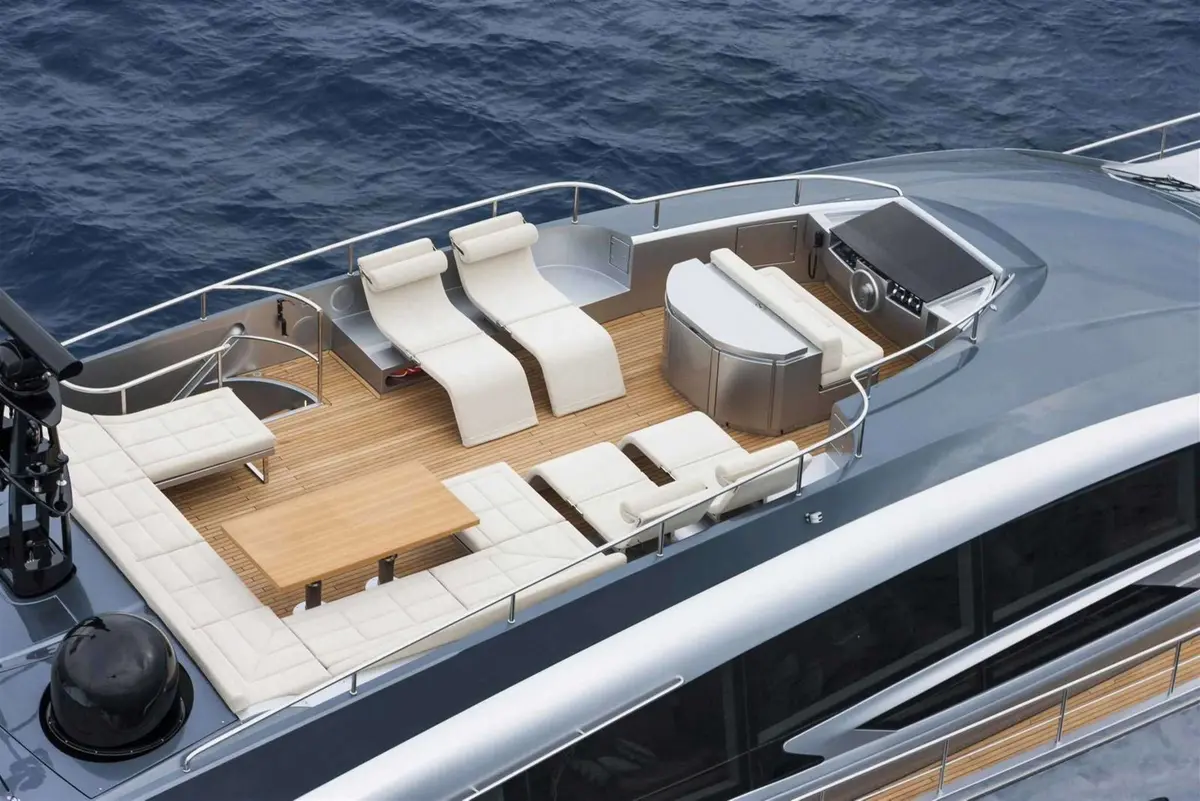Pershing 108, camarote principal — Athens Yachts Rental, Atenas. Pershing 108 — 33m