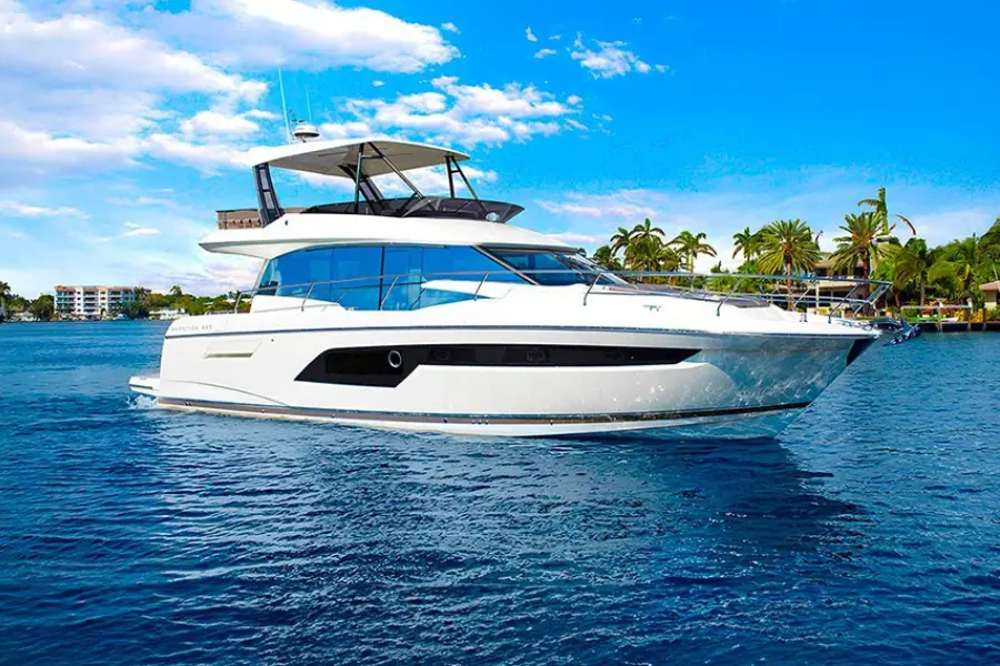 Prestige 520 Fly, exterior — Athens Yachts Rental, Athens. Prestige 520 Fly — 15m