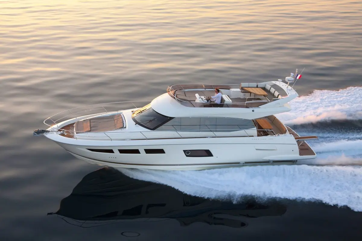 Prestige 550 FLY, exterior — Athens Yachts Rental, Athens. Prestige 550 FLY — 18m