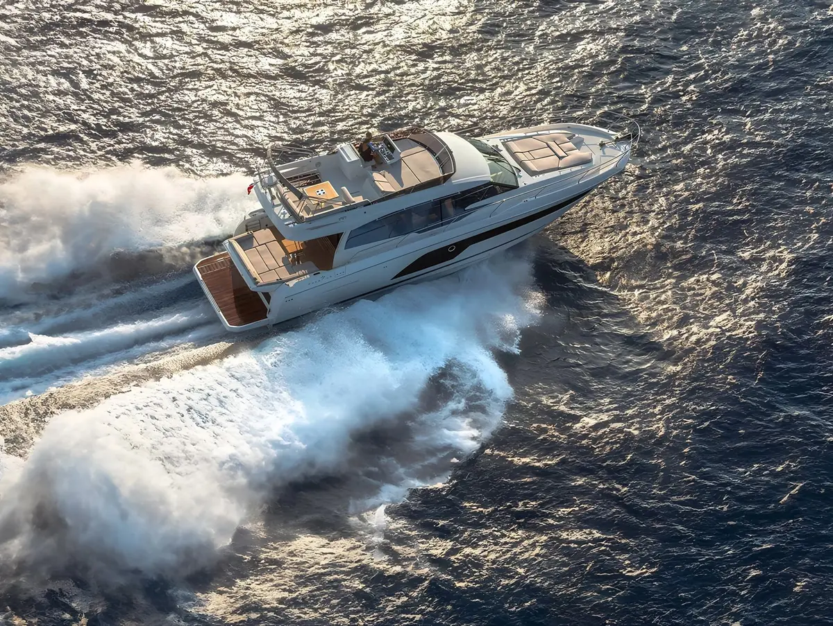 Prestige 590 Fly, salon — Athens Yachts Rental, Athens. Prestige 590 Fly — 19m