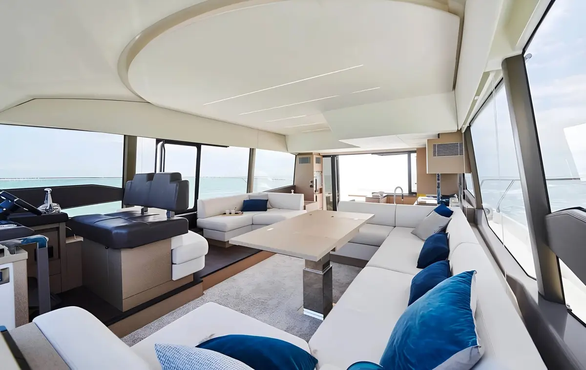 Prestige 590 Fly, master cabin — Athens Yachts Rental, Athens. Prestige 590 Fly — 19m