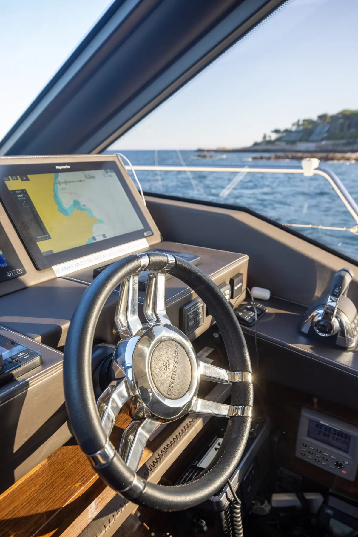 Prestige 680s, flybridge — Athens Yachts Rental, Athens. Prestige 680s — 21.4m