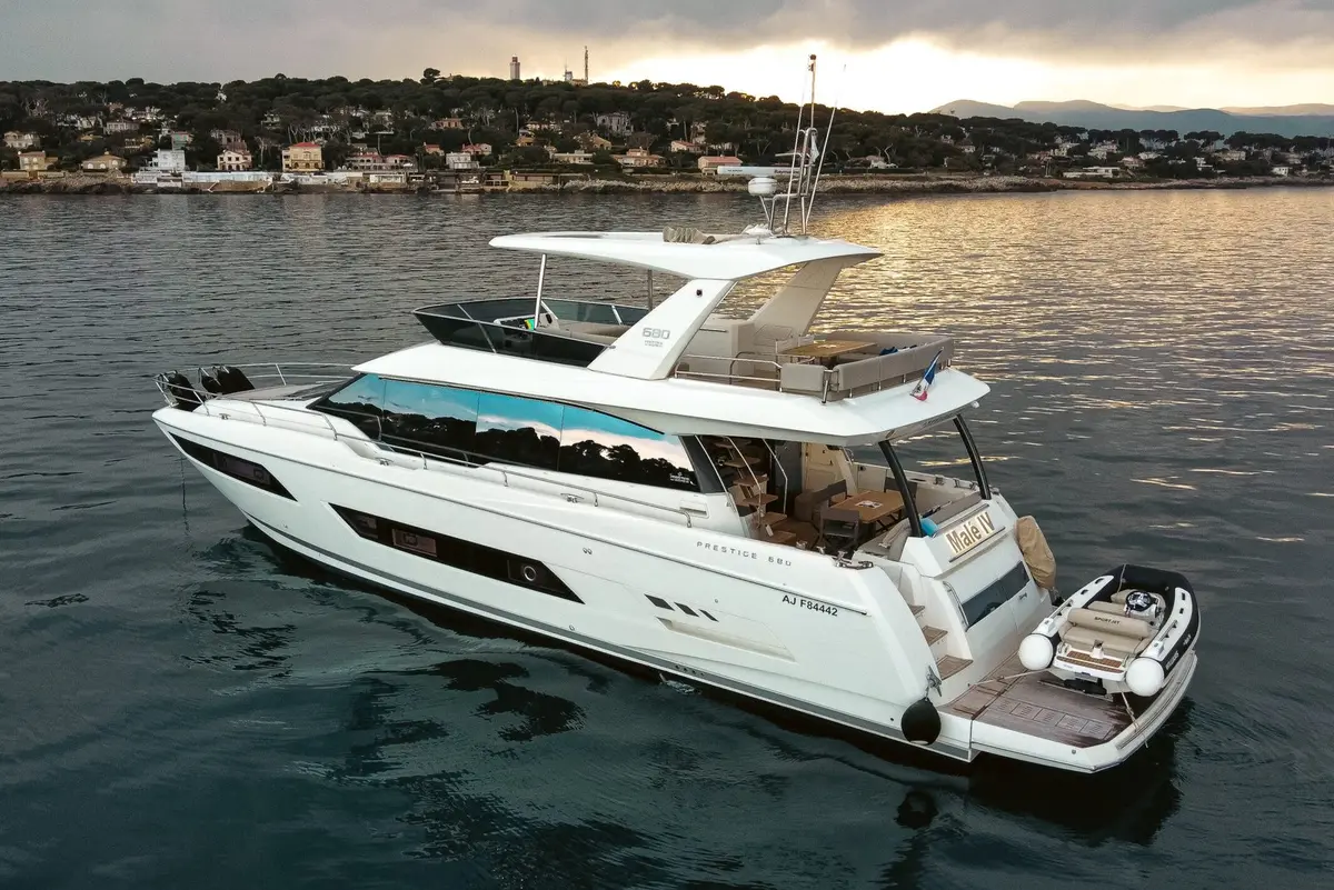 Prestige 680, exterior — Athens Yachts Rental, Athens. Prestige 680 — 22m
