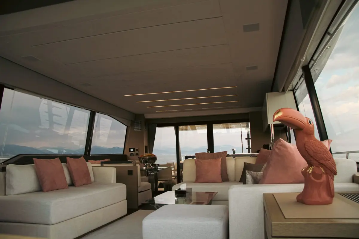 Prestige 680, salon — Athens Yachts Rental, Athens. Prestige 680 — 22m