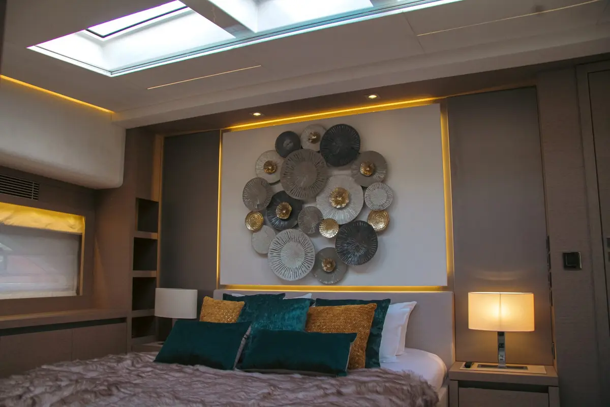 Prestige 680, flybridge — Athens Yachts Rental, Athens. Prestige 680 — 22m