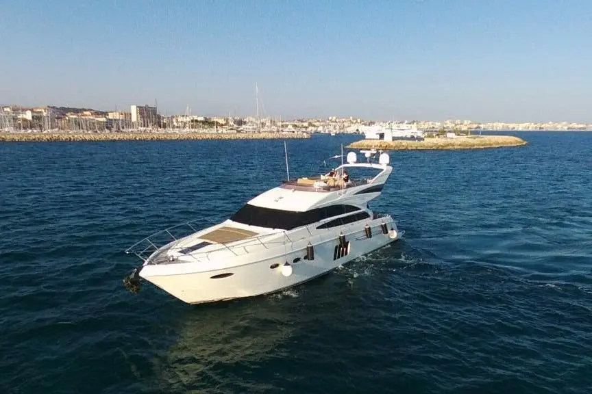 Princess 64 Fly, main deck — Athens Yachts Rental, Athens. Princess 64 Fly — 20m