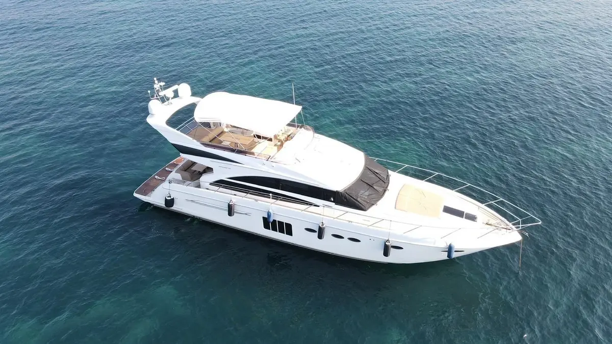 Princess 64 Fly, salon — Athens Yachts Rental, Athens. Princess 64 Fly — 20m
