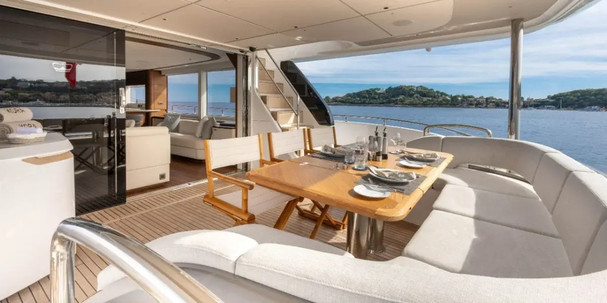 Princess Y80, salon — Athens Yachts Rental, Athens. Princess Y80 — 25m