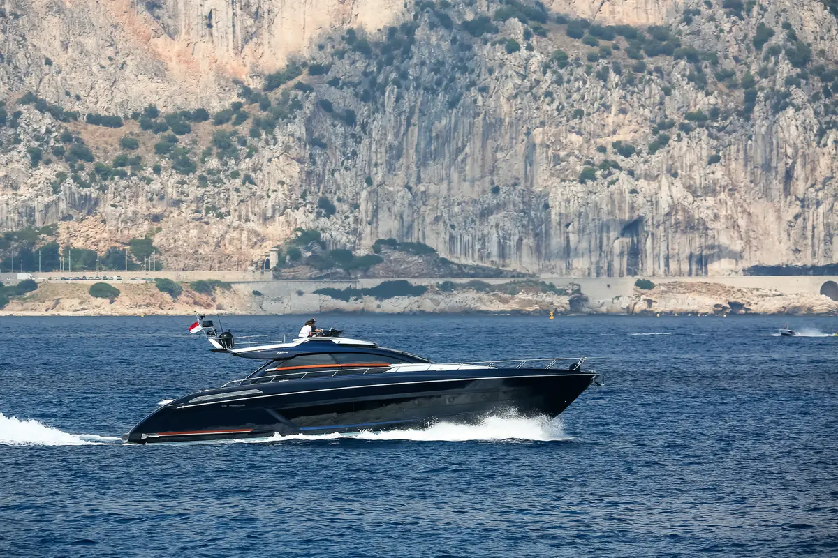 Ribelle 66, cubierta principal — Athens Yachts Rental, Atenas. Ribelle 66 — 20m