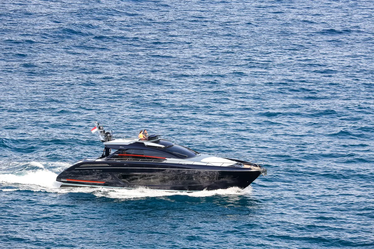 Ribelle 66, cubierta de popa — Athens Yachts Rental, Atenas. Ribelle 66 — 20m