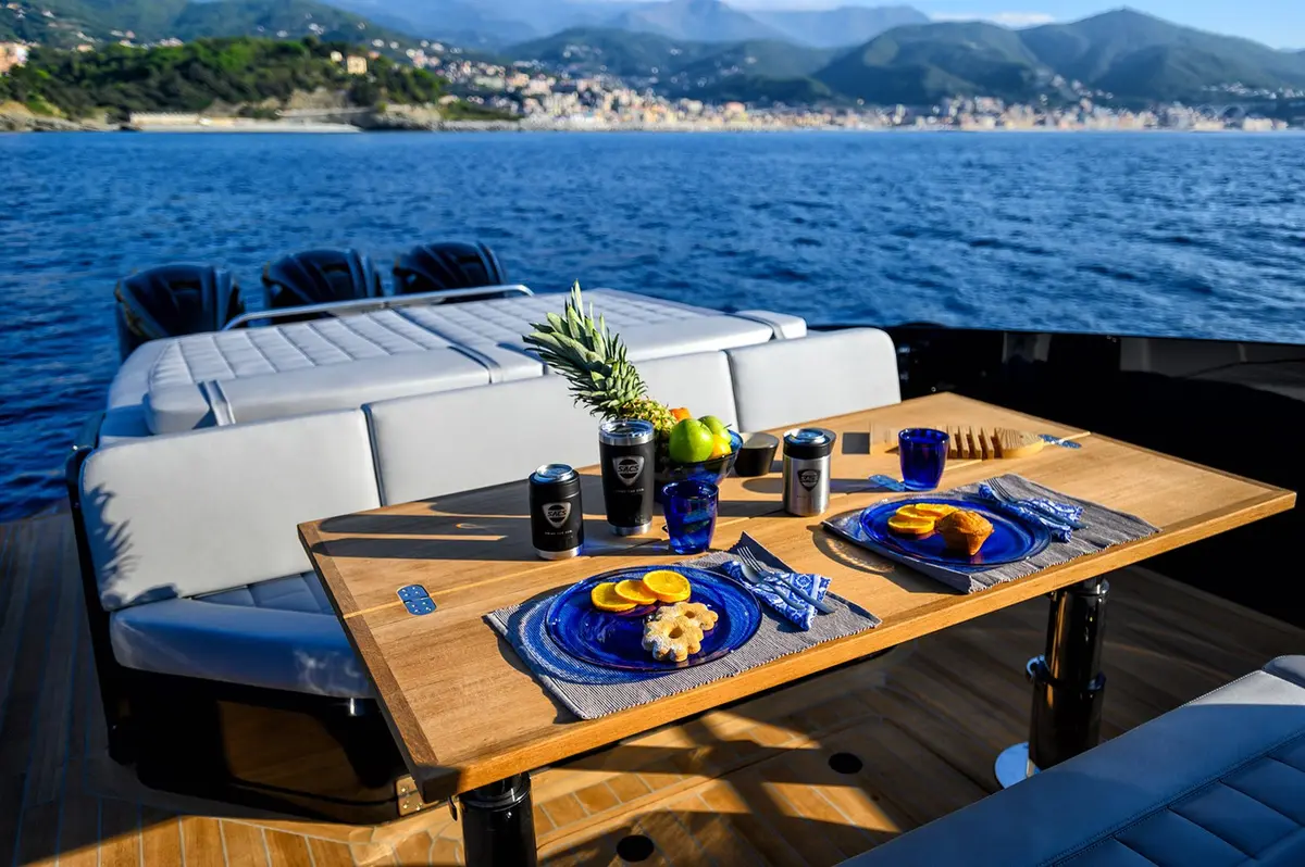 Sacs 47, salon — Athens Yachts Rental, Athens. Sacs 47 — 14m