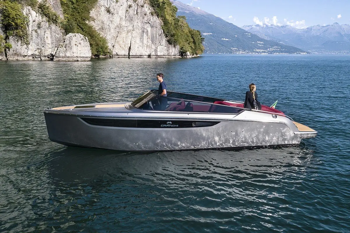 Sanlorenzo 112, flybridge — Athens Yachts Rental, Atenas. Sanlorenzo 112 — 34m