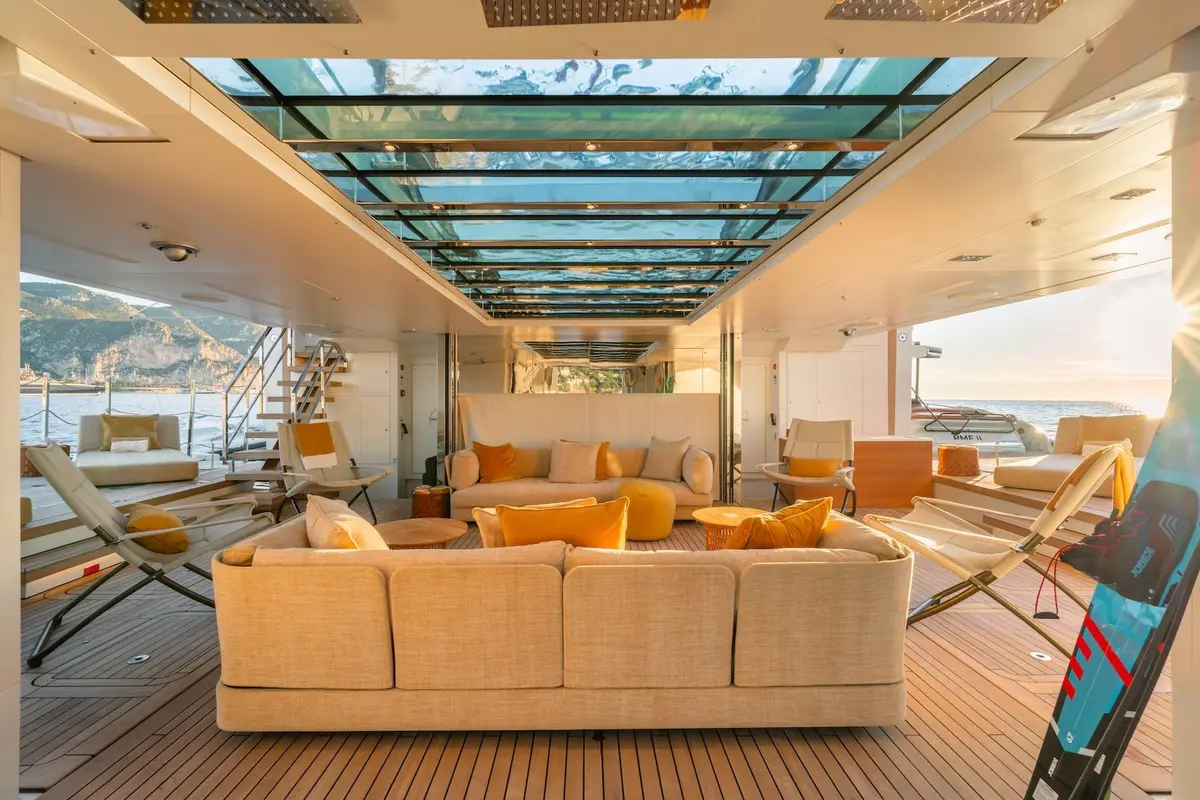 RMF, flybridge — Athens Yachts Rental, Atenas. RMF — 52m