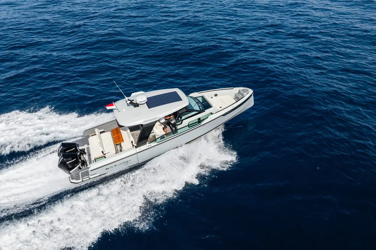 Saxdor 320, salon — Athens Yachts Rental, Athens. Saxdor 320 — 10m