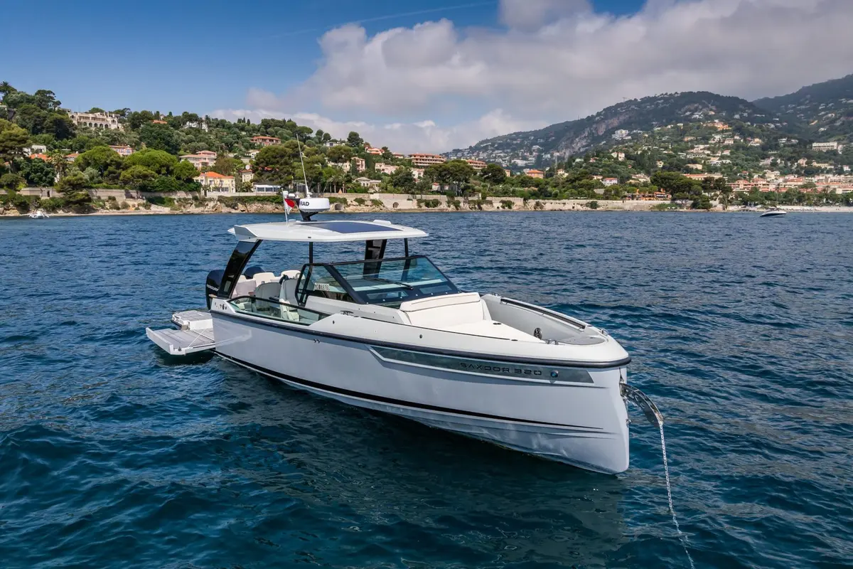 Saxdor 320, flybridge — Athens Yachts Rental, Athens. Saxdor 320 — 10m
