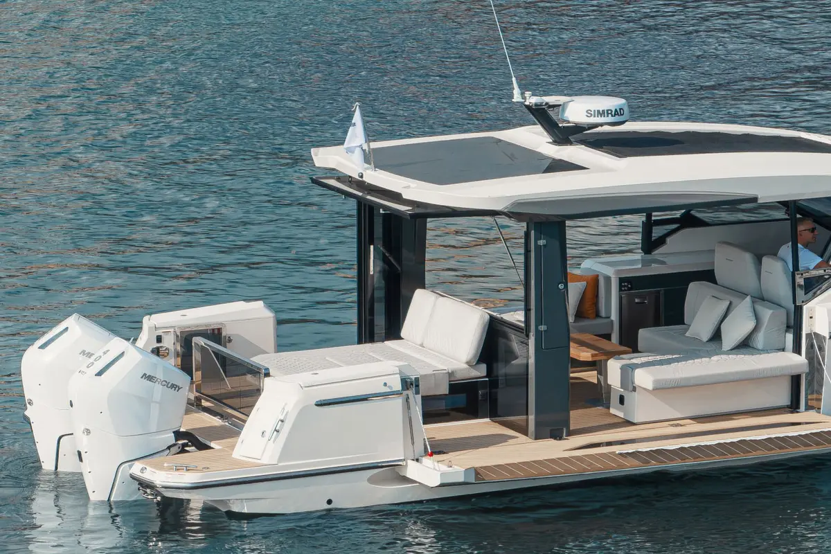 Saxdor 400 GTO, salon — Athens Yachts Rental, Athens. Saxdor 400 GTO — 12.4m