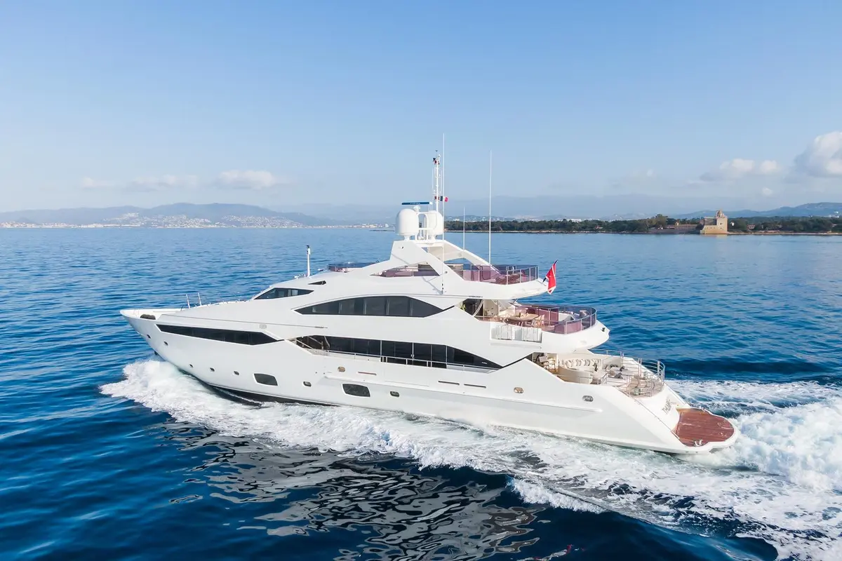 Thumper, master cabin — Athens Yachts Rental, Athens. Thumper — 40m