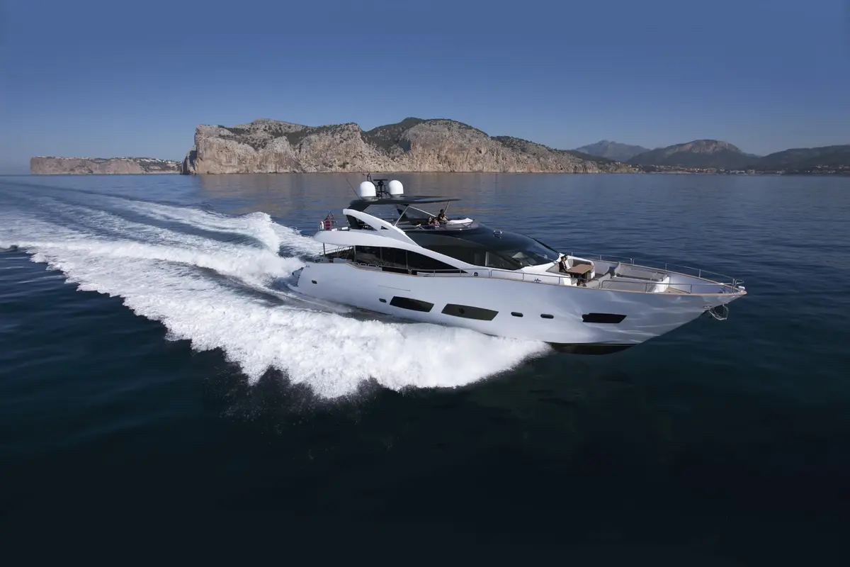 Sunseeker 28, exterior — Athens Yachts Rental, Athens. Sunseeker 28 — 28m