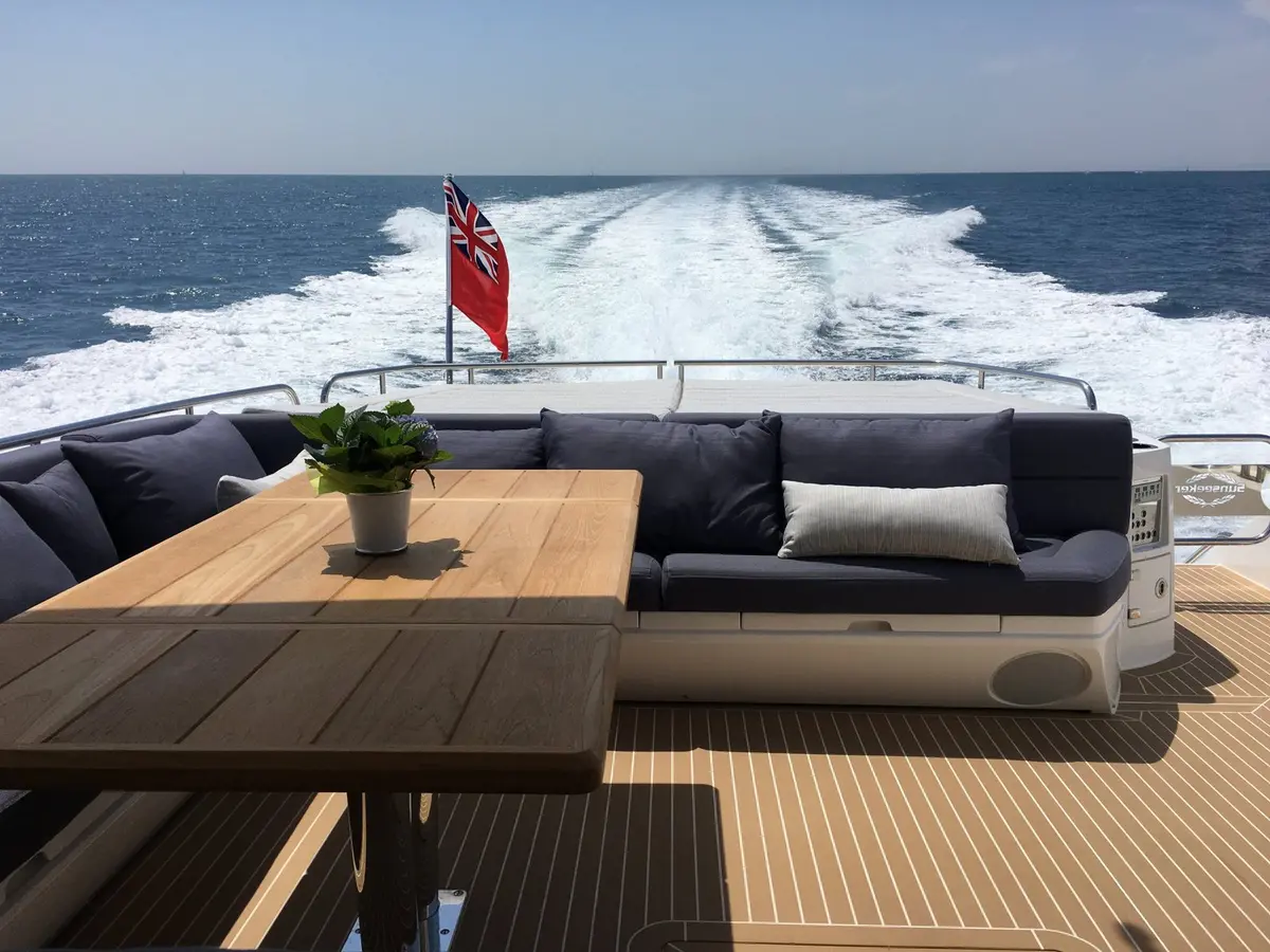 Sunseeker 68, salon — Athens Yachts Rental, Athens. Sunseeker 68 — 22m