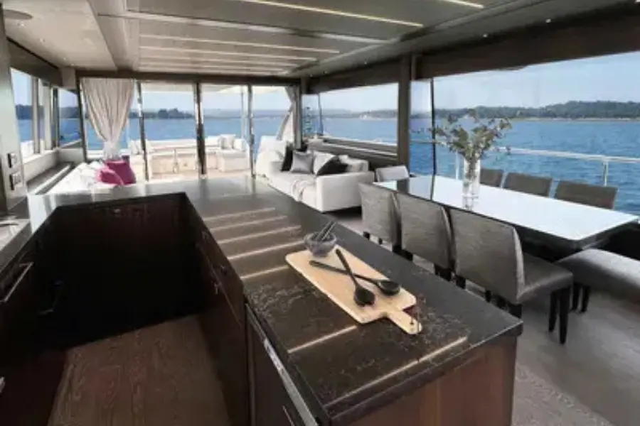 Sunseeker 76, salon — Athens Yachts Rental, Athens. Sunseeker 76 — 23m
