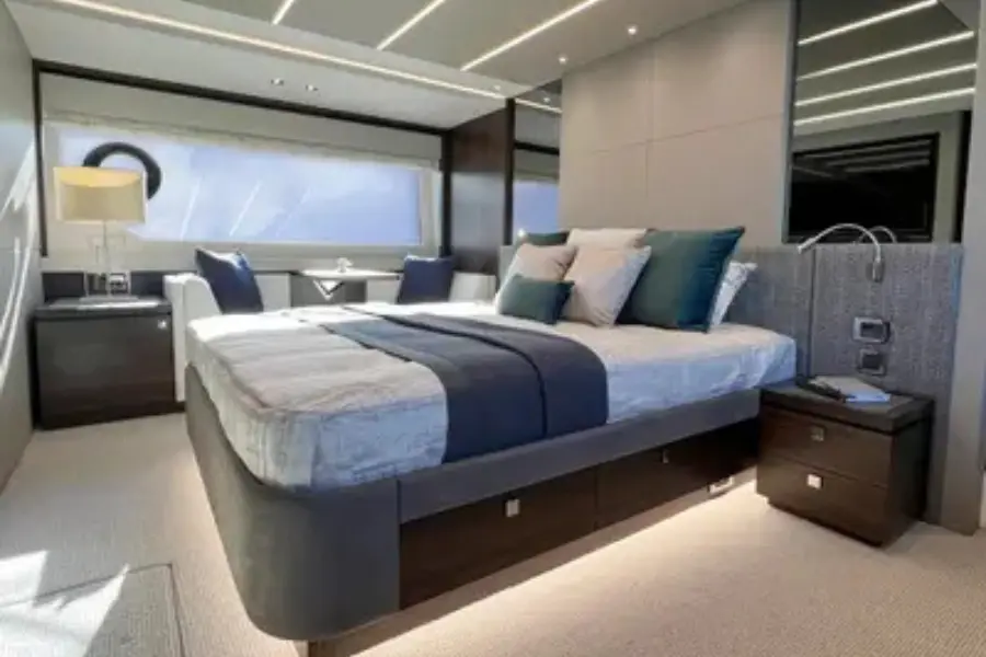 Sunseeker 76, flybridge — Athens Yachts Rental, Athens. Sunseeker 76 — 23m