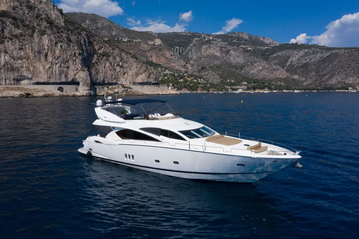 Sunseeker 82, exterior — Athens Yachts Rental, Athens. Sunseeker 82 — 26m