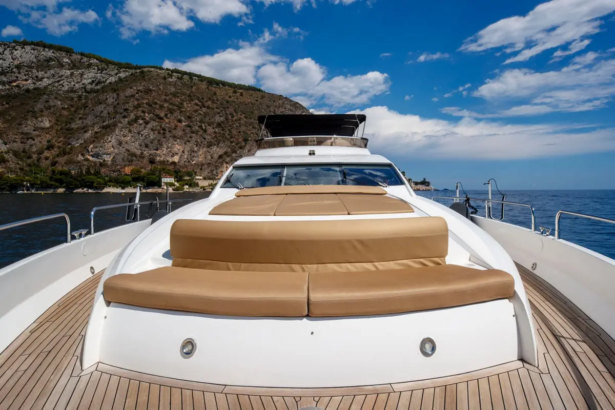 Sunseeker 82, master cabin — Athens Yachts Rental, Athens. Sunseeker 82 — 26m