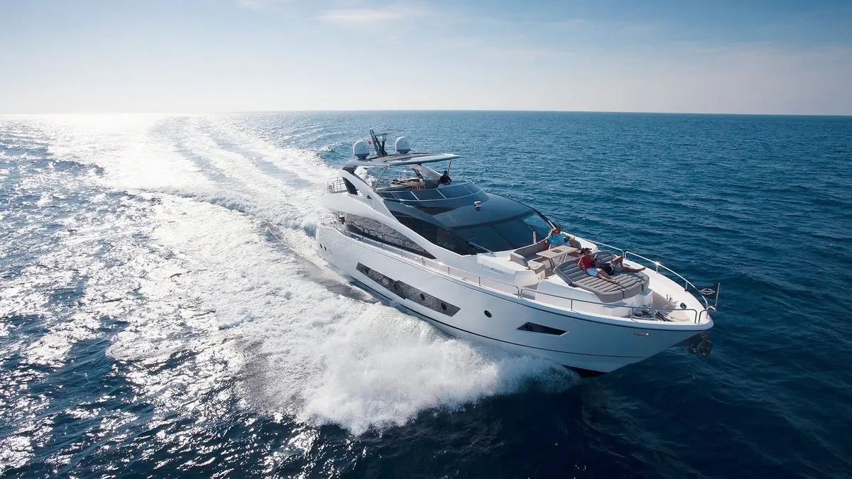 Sunseeker 86, main deck — Athens Yachts Rental, Athens. Sunseeker 86 — 3m